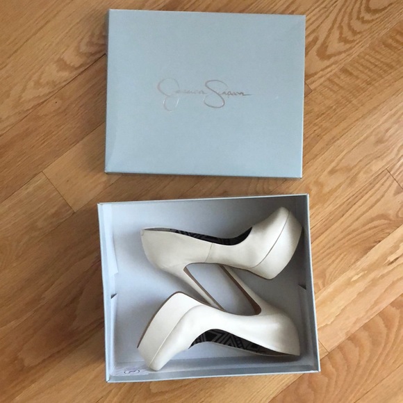 Jessica Simpson Waleo Platform Pump - Picture 3 of 3